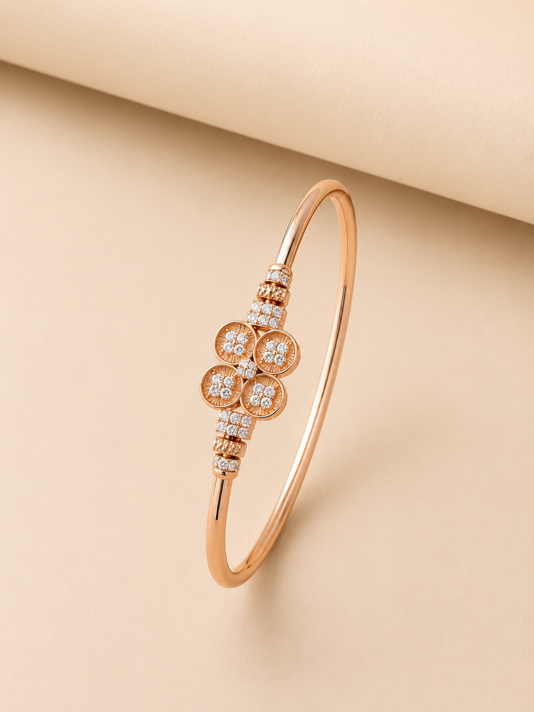 Rosé Clover Charm Bangle