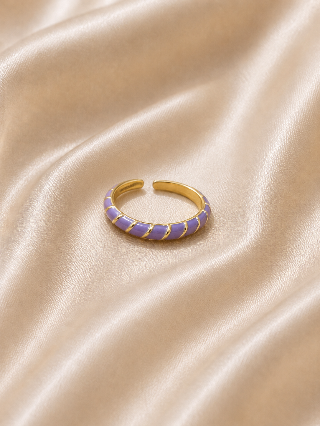 Lavande Aura Gold Ring