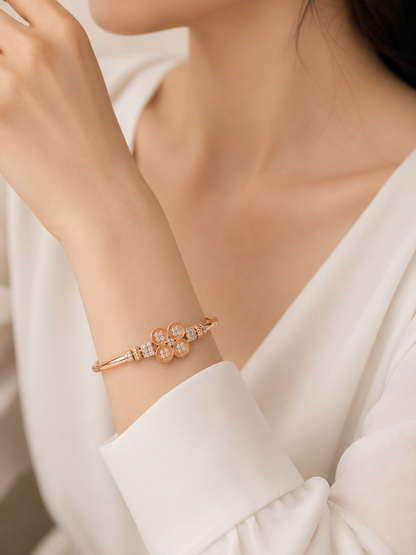 Rosé Clover Charm Bangle