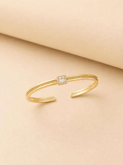 Ivora Solitaire Gold Cuff