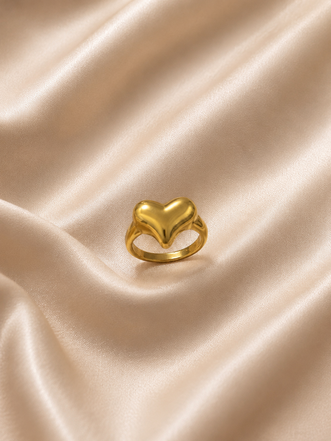 Veloura Heart Ring