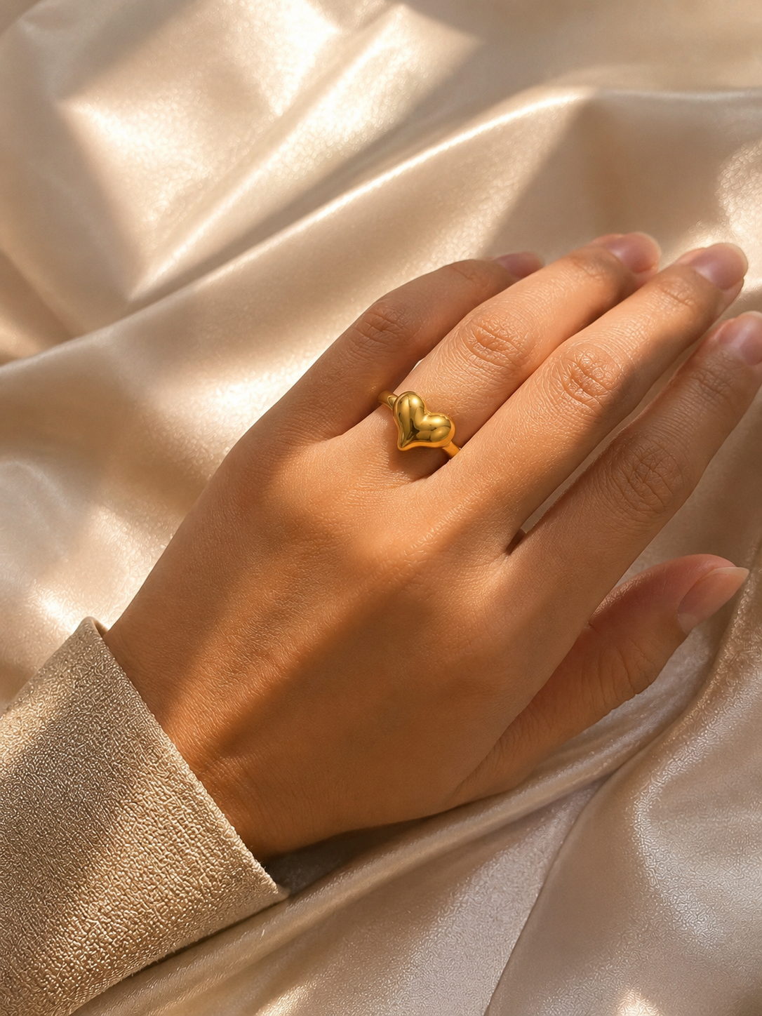 Veloura Heart Ring