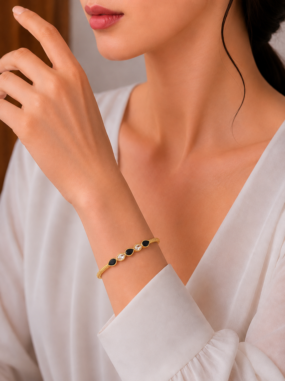 Noir Teardrop Luxe Bangle