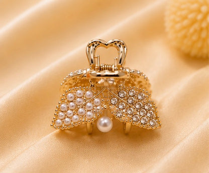 Pearl Radiance Heart Hair Claw