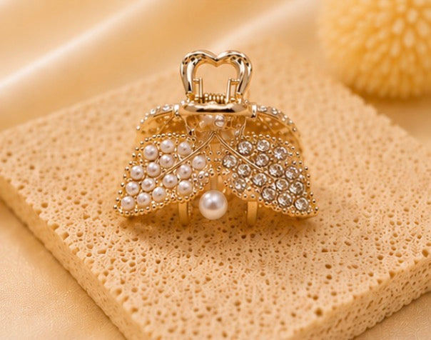 Pearl Radiance Heart Hair Claw