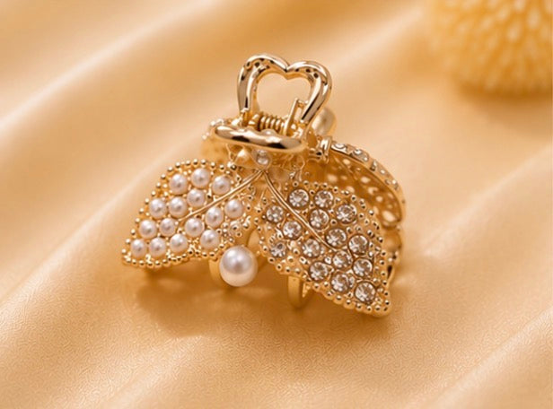 Pearl Radiance Heart Hair Claw